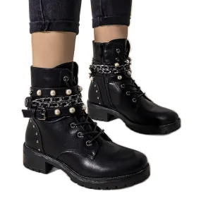 Black insulated boots with Mildred chains